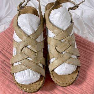 NaturalSoul by Naturalizer Women’s sandal, size 9